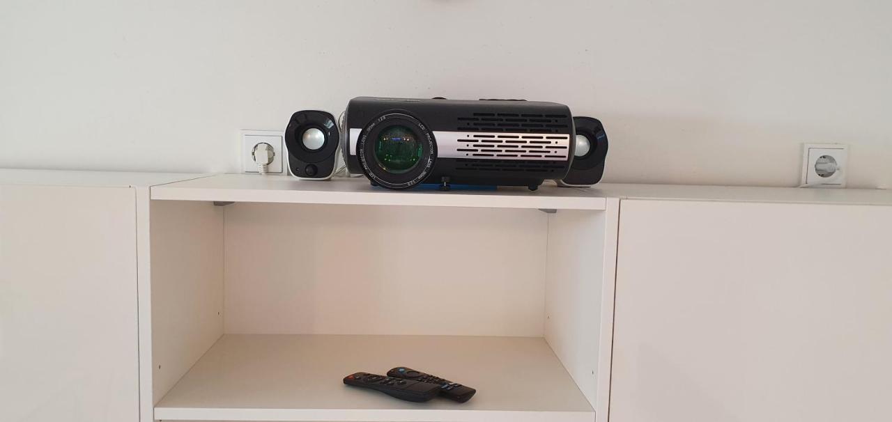 Pearl Studio Apart - King Bed - Netflix - Projector - Fast Wi-Fi Trier Eksteriør bilde